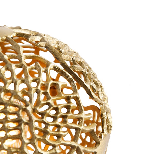 Nahaufnahme einer Tischleuchte aus Metall mit abstrakter, offener Struktur