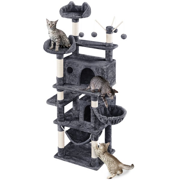 Mehrstöckiger Katzenkratzbaum mit Katzen