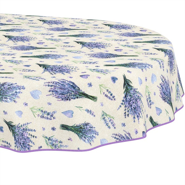 Runde Tischdecke mit Lavendel-Motiv und kleinen Herzen, lilafarbener Randabschluss.