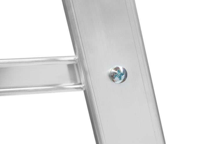 Detailansicht einer Aluminiumleiter mit Schraube