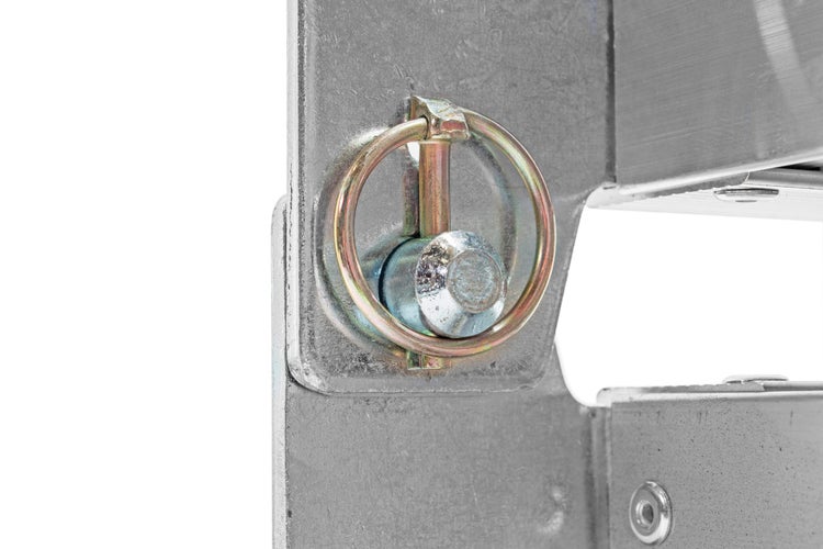 Klappsplint aus Metall an einer Metallkonstruktion zur Sicherung.