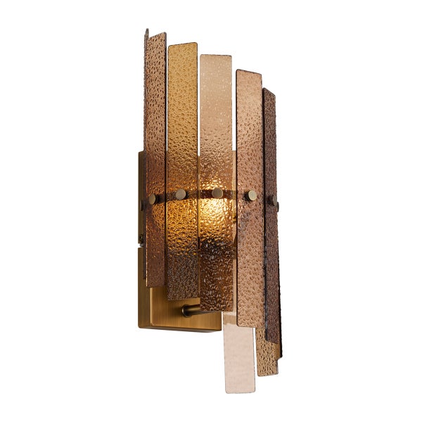 Moderne Wandleuchte mit texturierten Glaspaneelen und Metallhalterung für ein stilvolles Wohnambiente.