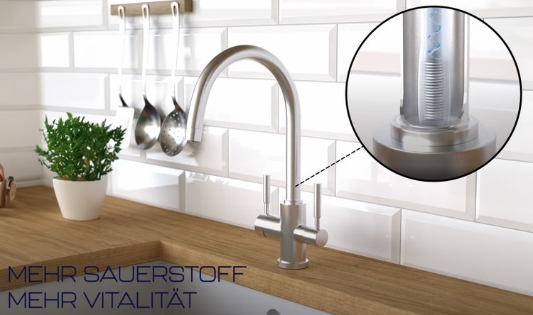 Drei-Wege-Wasserhahn aus Edelstahl mit Wasserfilteranschluss.
