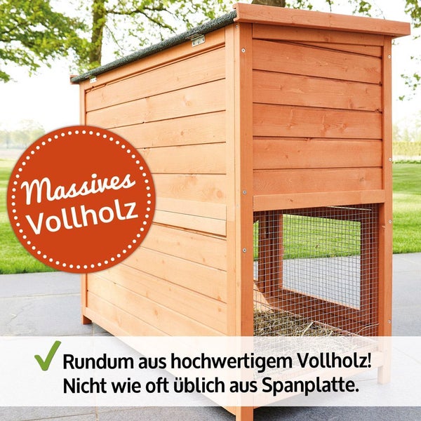 Kleintierstall aus massivem Vollholz mit zwei Ebenen und Drahtgitter.