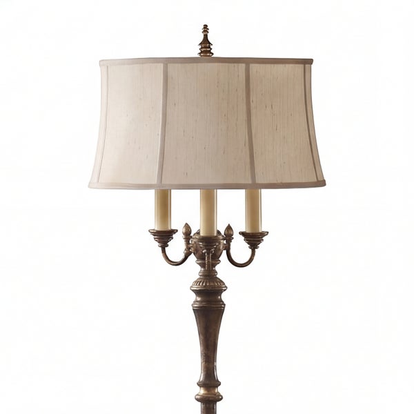 Stehlampe mit rechteckigem Lampenschirm und drei Leuchten