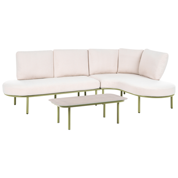 Modernes Garten-Lounge-Set bestehend aus einem geschwungenen Ecksofa mit hellen Polstern und einem niedrigen Couchtisch.