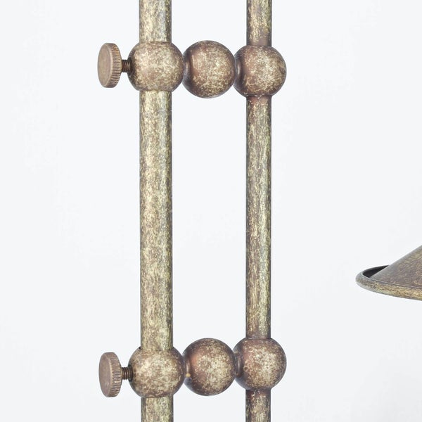 Detailaufnahme einer Stehlampe mit Einstellschrauben zur Positionsveränderung