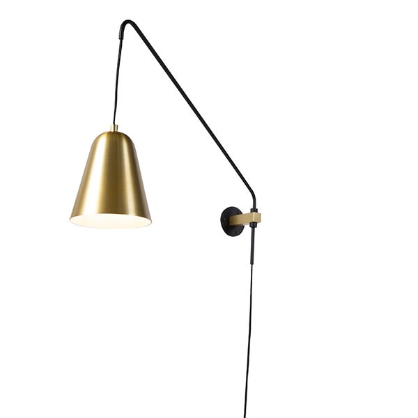 Wandleuchte mit schwenkbarem Arm und konischem Lampenschirm