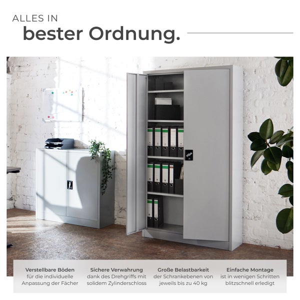 Büro mit zwei Stahlschränken für die Aufbewahrung von Dokumenten und Büromaterialien