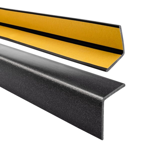 Winkelprofil aus Metall mit Klebestreifen