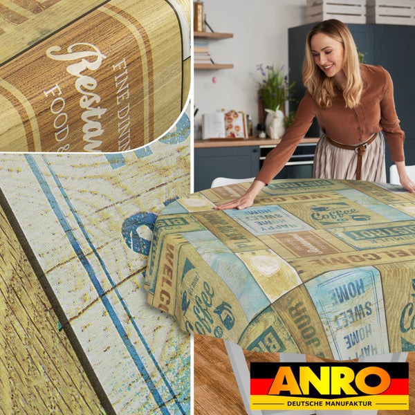 Runde Tischdecke mit Vintage-Motiven in einer hellen Küche, Nahaufnahmen der Gewebestruktur, ANRO Deutsche Manufaktur Logo.