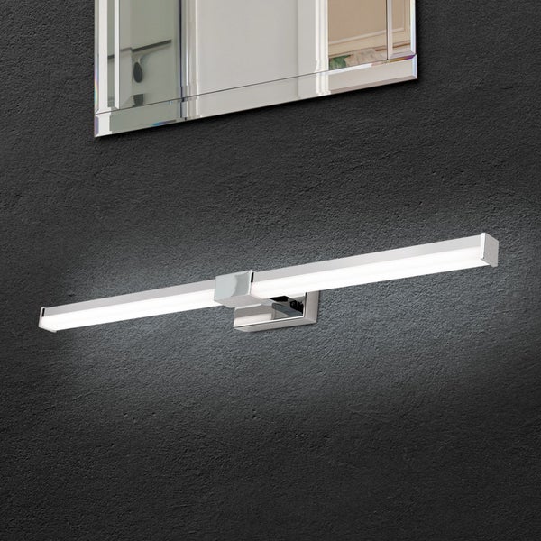 Moderne LED Spiegelleuchte aus Metall zur Wandmontage oberhalb eines Spiegels