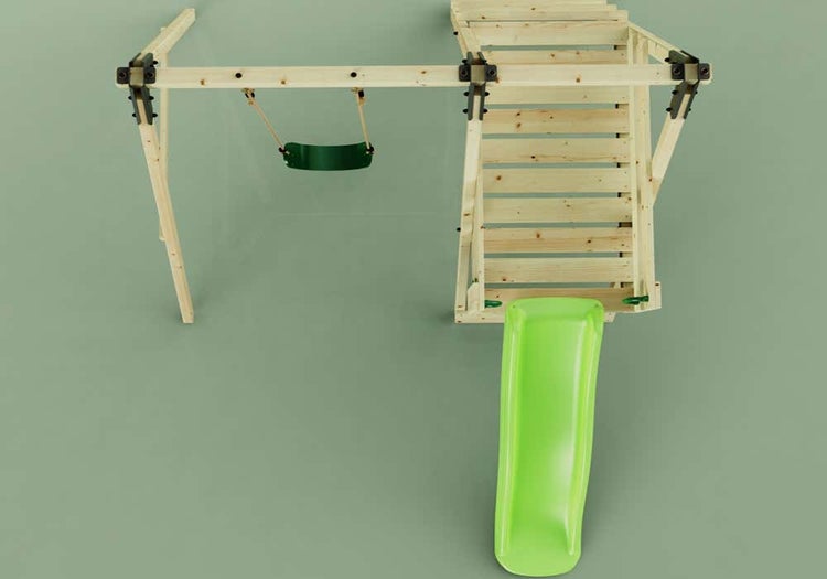 Spielturm aus Holz mit Schaukel und grüner Rutsche aus der Vogelperspektive.