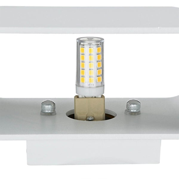 LED Leuchtmittel mit G9 Sockel eingesetzt in einem Leuchtensockel