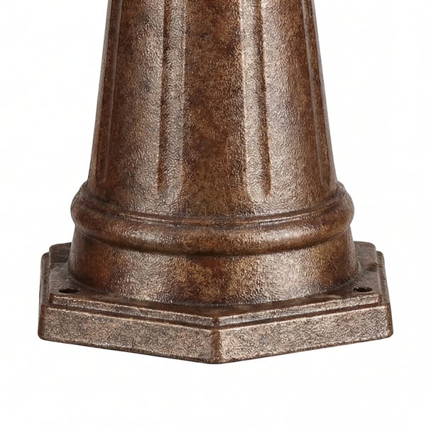 Detailansicht eines Sockels für eine Außenleuchte.