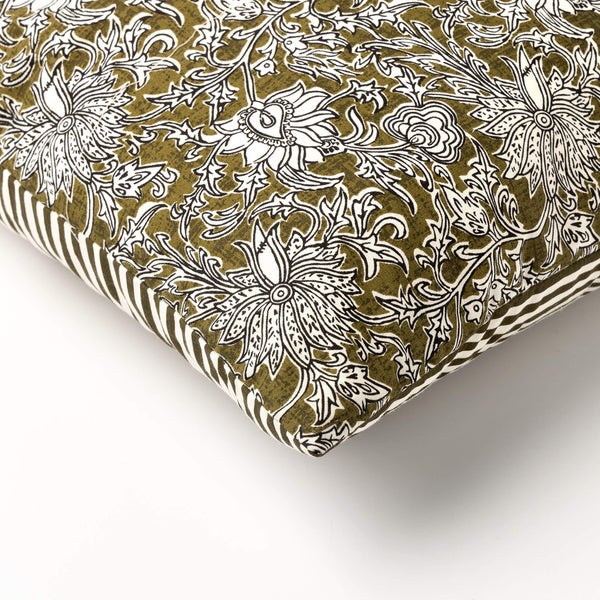 Kissen mit Blumenmuster