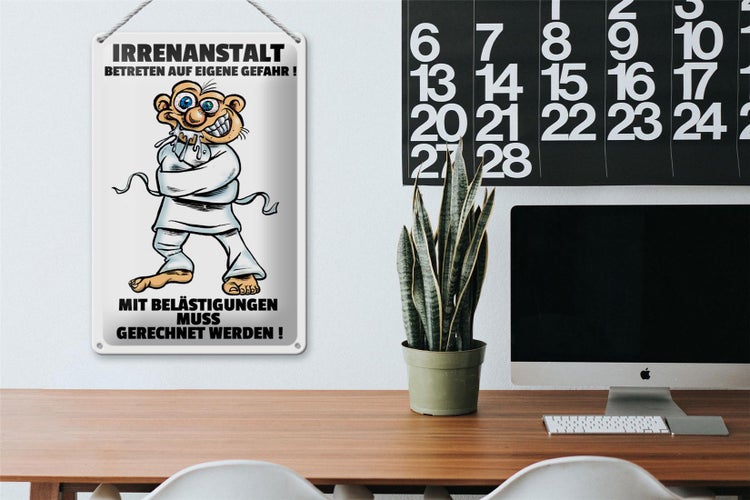 Detailansicht eines Fensters mit Rahmen und Glasscheiben