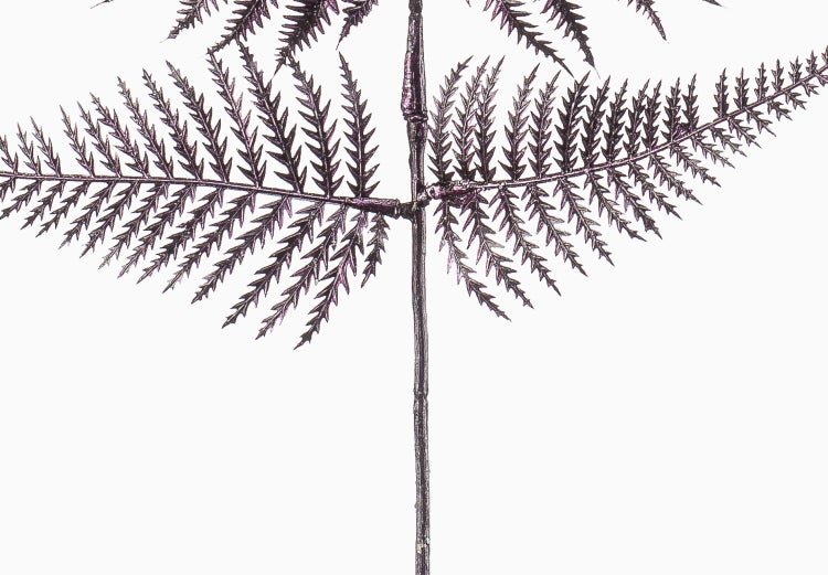 Künstliche Fischschwanzpalme mit grünen Blättern und strukturiertem Stamm in einem schwarzen Kunststofftopf.
