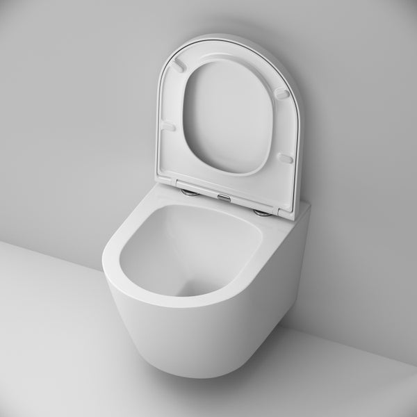 Weiße, spülrandlose Wandtoilette aus Keramik mit offenem Toilettensitz und Deckel.