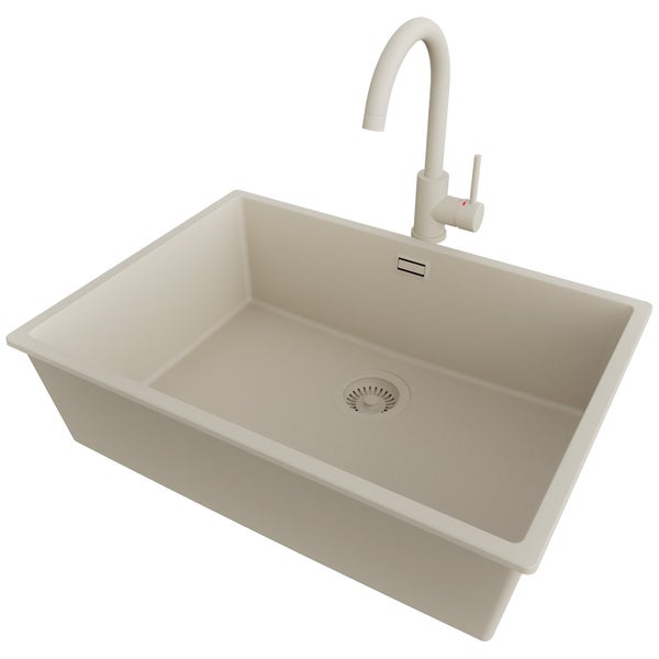 Spüle mit Armatur für die Küche