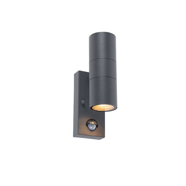 Zylindrische Außenwandleuchte in Anthrazit mit integriertem Bewegungsmelder und nach unten gerichtetem Lichtstrahl.