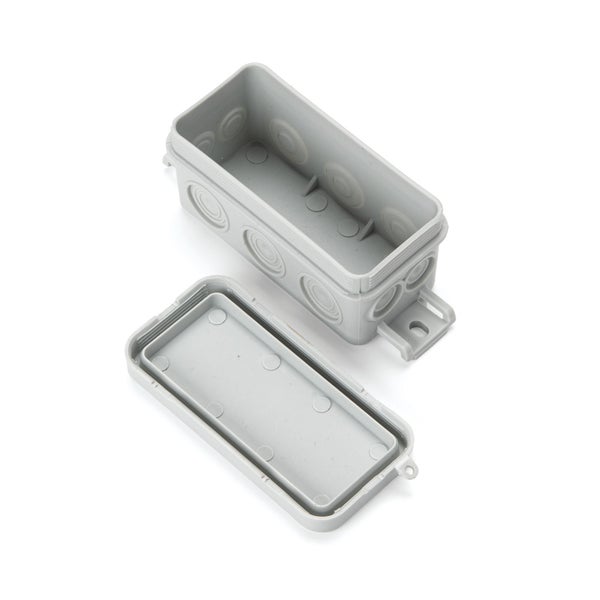 Leere Abzweigdose mit Deckel