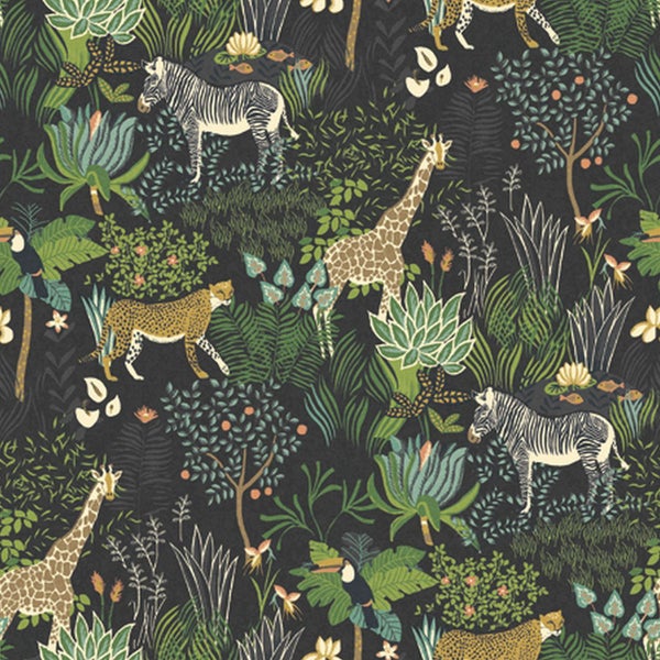 Tapete mit Dschungelmotiven, darunter Zebras, Giraffen, Leoparden und tropische Pflanzen.