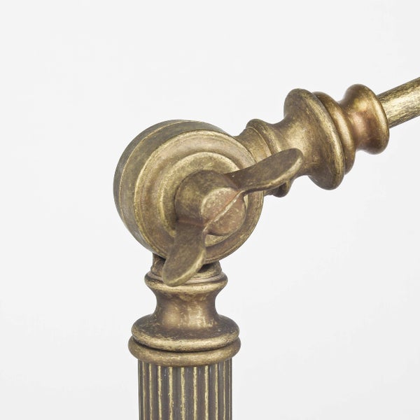 Detail einer Leuchte mit Einstellschraube