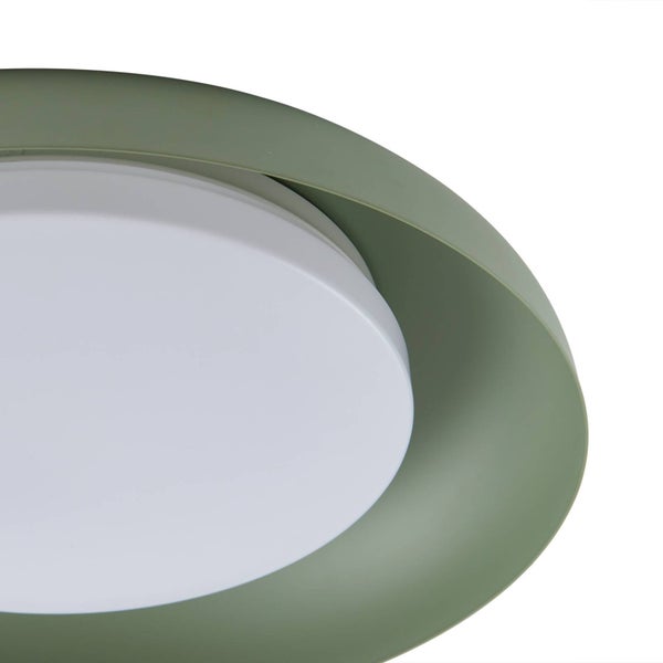 Detailansicht einer runden Deckenleuchte mit grünem Metallrahmen und weißem Diffusor.