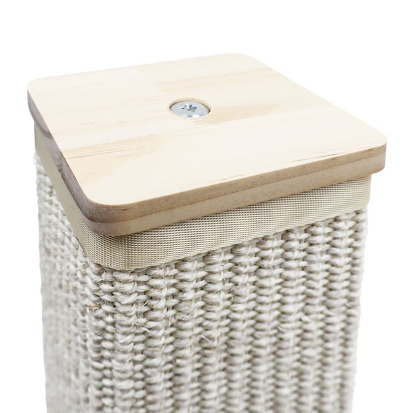 Quadratischer Kratzstamm für Katzen aus Holz mit Sisal umwickelt