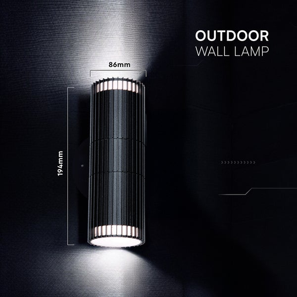 Schwarze Aussenwandleuchte mit den Maßen 194 mm Höhe und 86 mm Breite