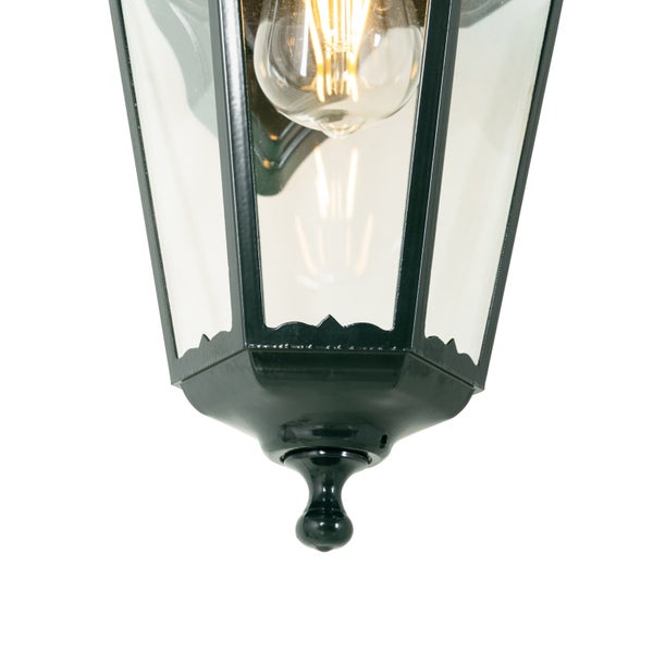 Außenwandleuchte im Laternenstil aus Metall und Glas mit sichtbarem Filament-Leuchtmittel.