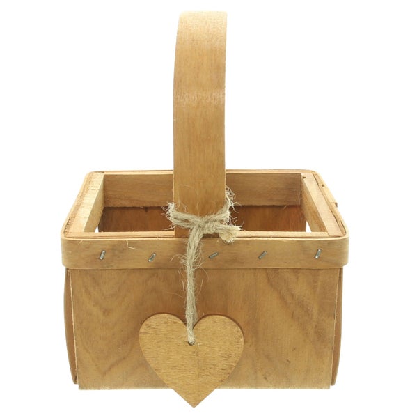 Kleiner Holzkorb mit Henkel und dekorativem Holzherz an einer Schnur.