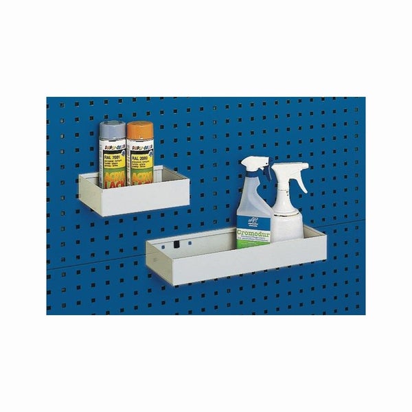 Lochwandregale mit Sprühdosen und Reinigungsflaschen für Werkstattorganisation