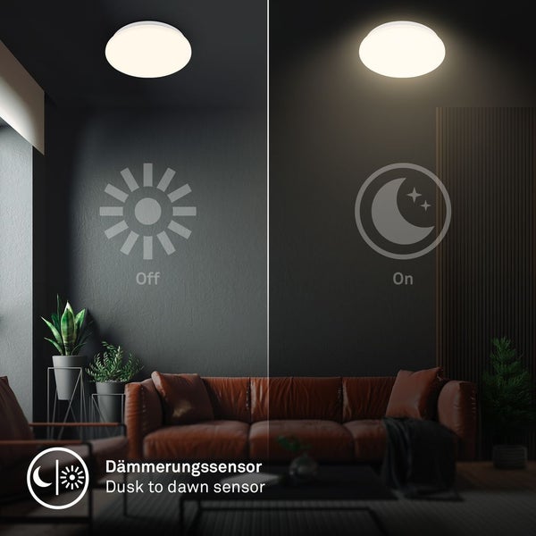 Runde Deckenleuchte mit Dämmerungssensor in einem Wohnzimmer, schaltet sich bei Dunkelheit automatisch ein und bei Tageslicht aus.
