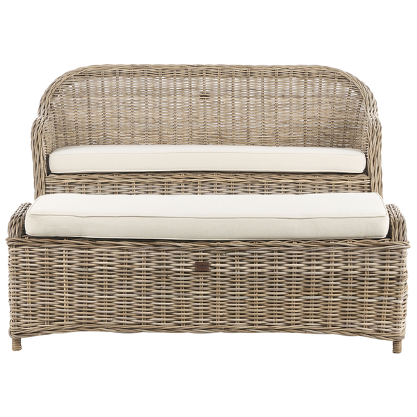Zweisitzer-Gartensofa aus Rattangeflecht mit Sitz- und Rückenpolstern.