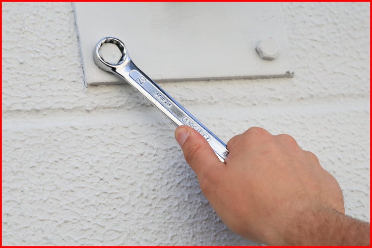 Gelochtes Montagband aus Metall