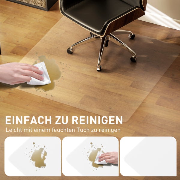 Transparente Bodenschutzmatte für Hartböden unter einem Bürostuhl auf Laminatboden. Reinigung eines Flecks mit einem weißen Tuch.