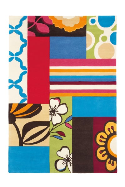 Bunter Teppich im Patchwork-Design mit verschiedenen Mustern wie Blumen, Streifen und geometrischen Formen.