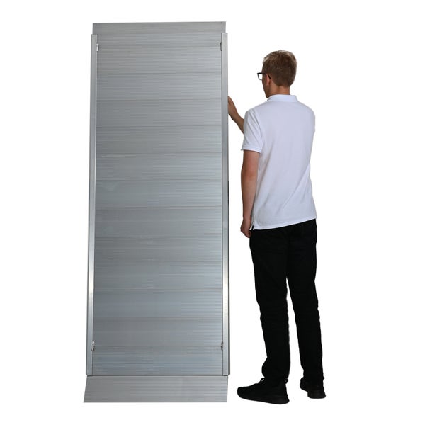 Aluminium Rollstuhlrampe mit Person
