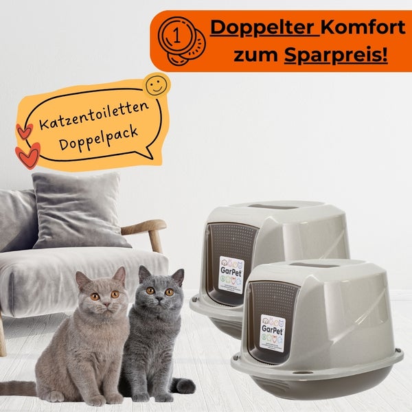 Zwei Katzen vor zwei geschlossenen Katzentoiletten von GarPet.
