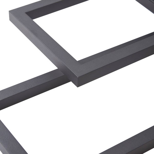 Detailansicht einer Deckenleuchte mit überlappenden, quadratischen Metallrahmen in Anthrazit.