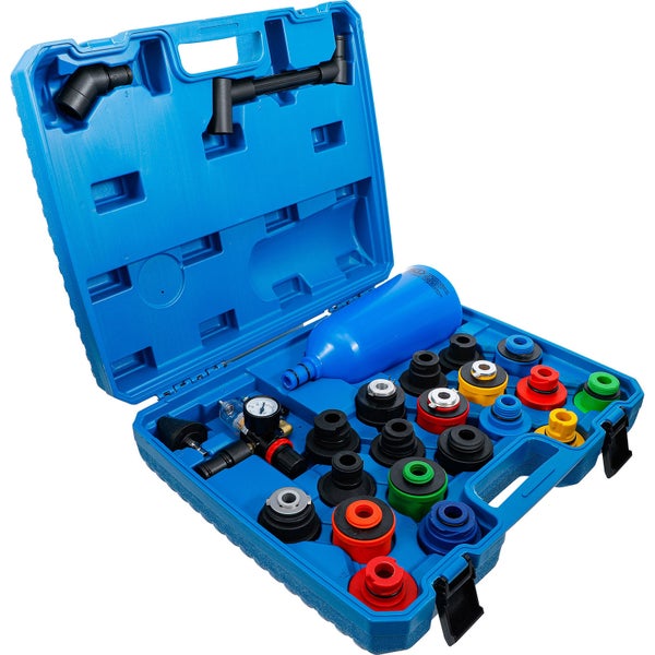 Kühlmittel-Druckprüfgerät im blauen Werkzeugkoffer