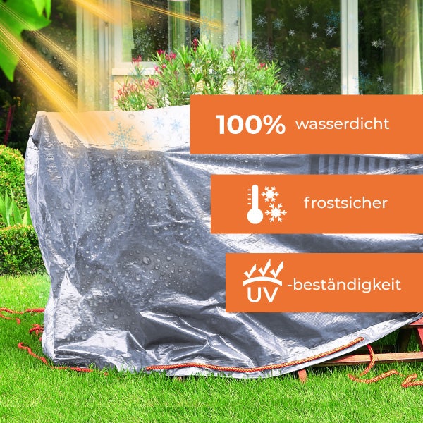 Gartenmöbel-Schutzhülle im Garten über Möbeln liegend, 100 Prozent wasserdicht, frostsicher und UV-beständig.