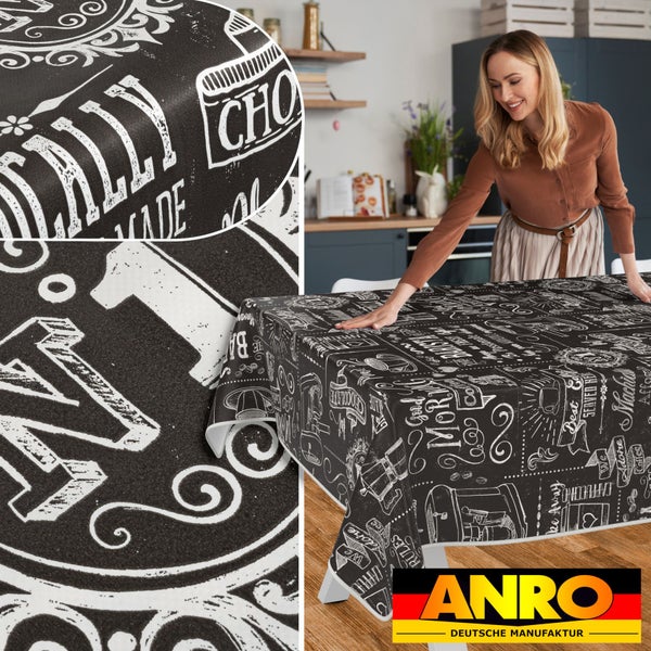 Tischdecke mit Kaffeehaus Motiven auf einem Küchentisch