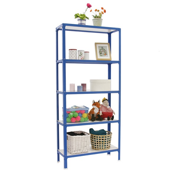 Blaues Metallregal mit 5 Fachböden, dekoriert mit Spielzeug, Körben und Pflanzen.