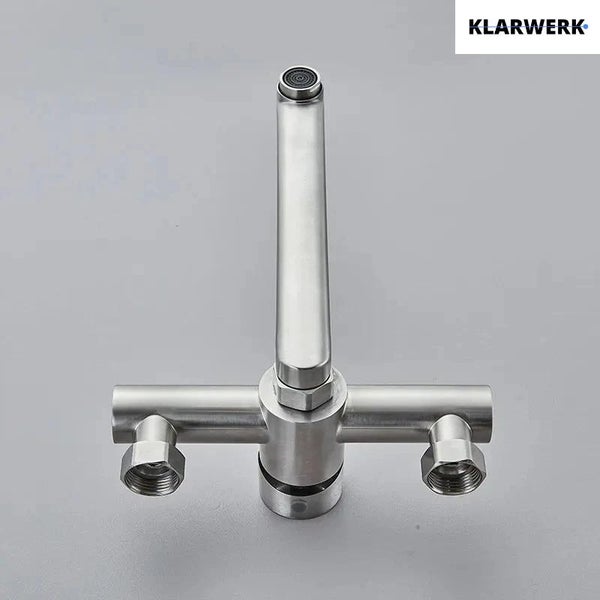Einhebelmischer für die Spüle aus Edelstahl mit schwenkbarem Auslauf und Klarwerk Logo.