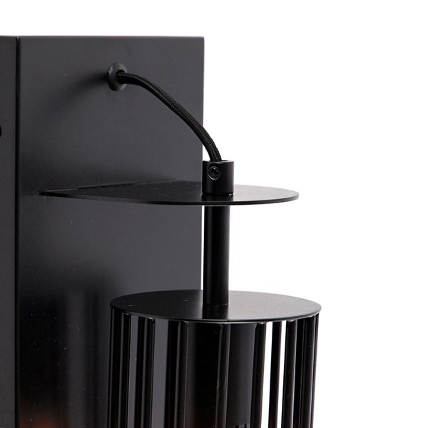 Wandleuchte aus Metall mit Lampenschirm in Zylinderform