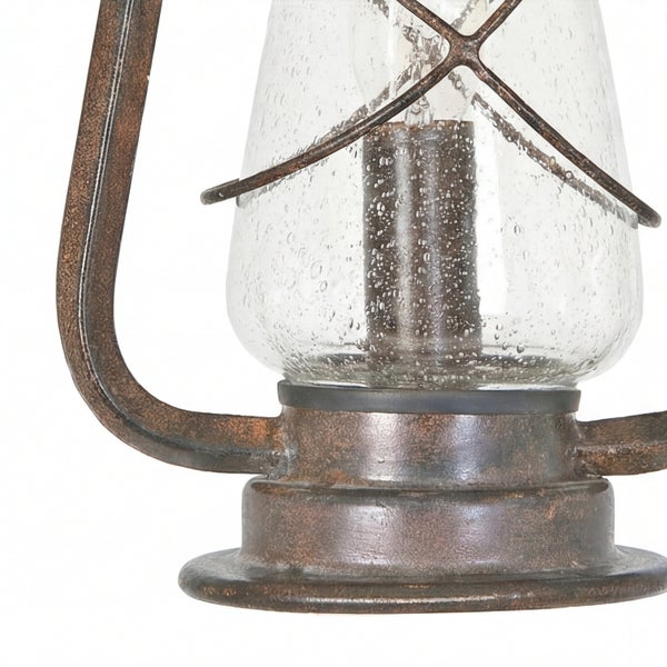 Detailansicht einer dekorativen Laterne mit einem klaren, strukturierten Glasschirm und einem Griff