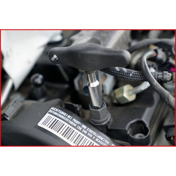 Spezialschlüssel zur Montage an einem Motor